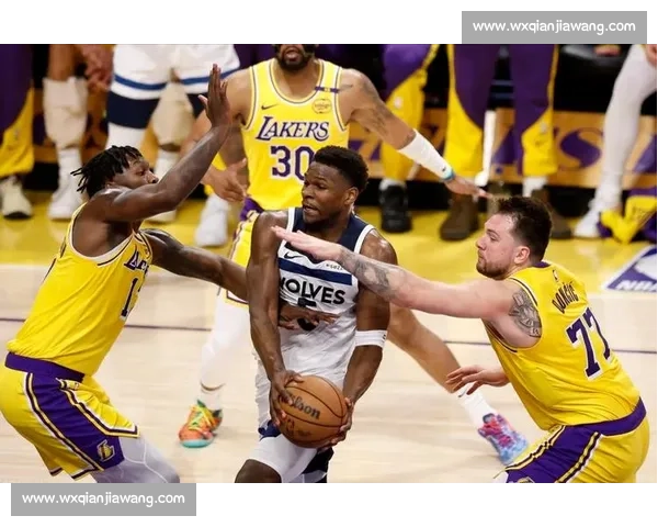 虎扑热议勇士湖人巅峰对决球星对轰战术博弈引爆话题全场细节复盘