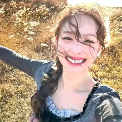 仰映容